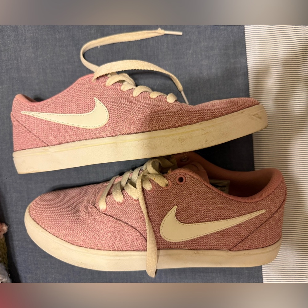 Nike SB Check Solar Canvas Elemental Pink Sneakers